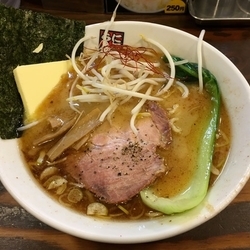 味噌バター煮干しらーめん ［期間限定］