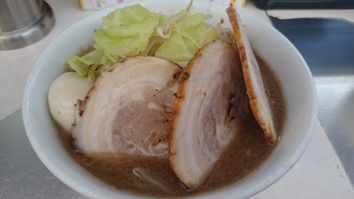 「特製豚醤油(太麺・野菜普通)」@特製豚そば ぶんぶんの写真