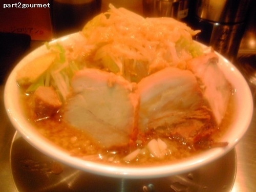 「ラーメン小+豚増し 「ヤサイニンニクアブラ」(900円)」@ジロリアン 町屋店の写真