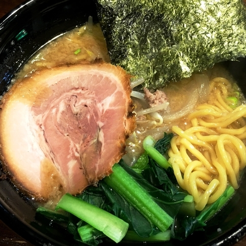 「豚骨醤油 背脂を添えて」@麺屋 いいづかの写真