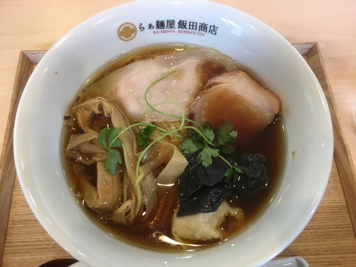 「わんたん入り醤油らぁ麺1100円」@飯田商店 湯河原本店の写真