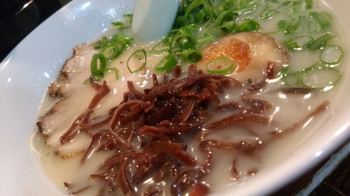 「博多とんこつラーメン７００円」@大手町ラーメンの写真
