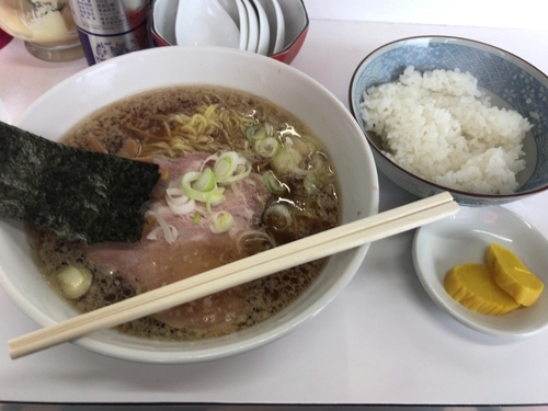 「ラーメン【700円】＋半ライス【100円】」@ラーメン 餃子 あすなろの写真