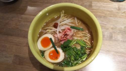 「味玉スパイストンコツソバ」@ソラノイロ トンコツ&キノコの写真