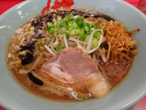 「【期間限定】黒マー油焦がし醤油ラーメン」@ラーメン山岡家 岩手盛岡店の写真