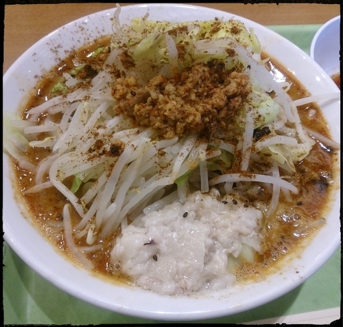 「【限定】担々麺 800えん」@ジャンクガレッジ イオンレイクタウンmori店の写真