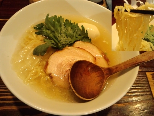 「本丸塩らー麺＋塩煮玉子950円」@横濱元町 塩らー麺 本丸亭 元町店の写真