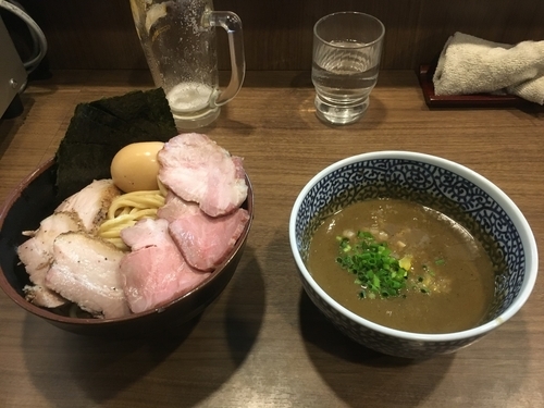 「チャーシュー極濃煮干しつけ麺＋中盛＋味玉＋海苔＋beer」@煮干しつけ麺 宮元の写真