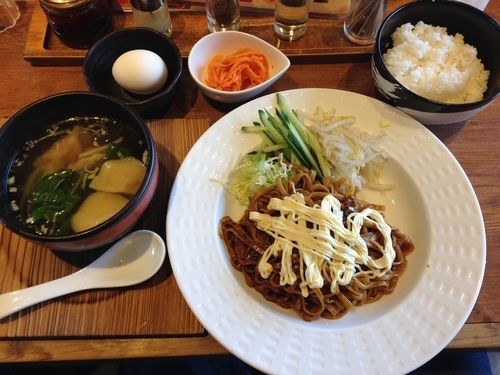 「マヨかけ汁なし担々麺セット」@錦城 春日井店の写真