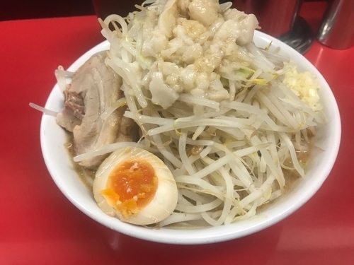 「みそ中(ヤサイちょい増し、ニンニク、アブラ)900円」@びんびん豚の写真