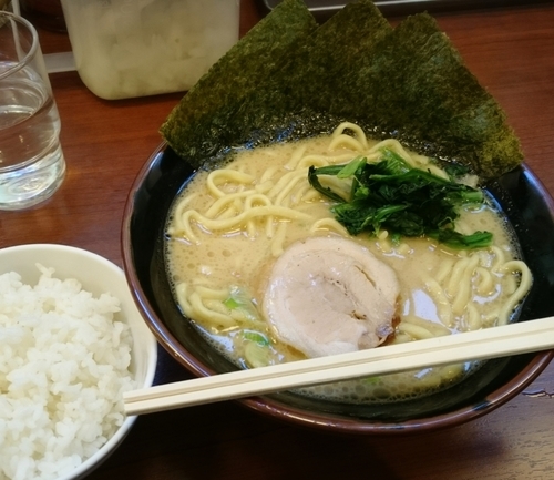 「しょうゆラーメン」@宮本商店 川口新井宿店の写真
