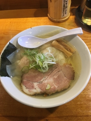 「塩ワンタン麺（大盛無料、880¥）」@上州地鶏ラーメン 翔鶴の写真