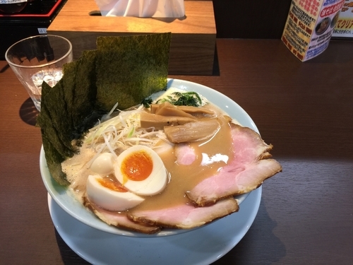 「豚骨醤油全部盛り 990円」@五代目晴レル屋の写真