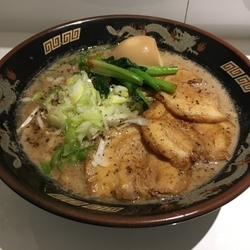 こくどろ鶏豚そば790 (限定)