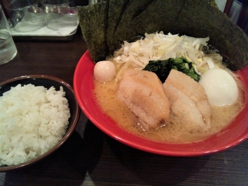 「一刀麺（970円）+ランチ無料ライス」@横浜家系ラーメン 一刀家 秋葉原店の写真