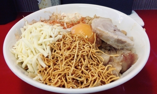 「まぜそば並(ニンニク以外全マシ)」@ジラフの写真