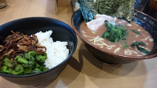 「ラーメン(並)＋ライス(無料) ￥ 650」@横浜家系らーめん 武道家 賢斗の写真