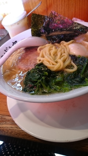 「醤油味たま」@横浜家系ラーメン つばさ家 立川店の写真