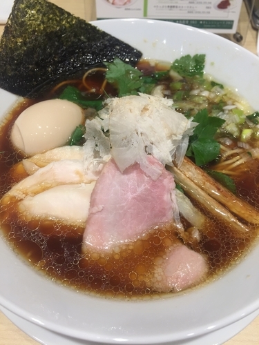 「鶏ラーメン、煮玉子サービス」@むぎとオリーブ 日本橋店の写真