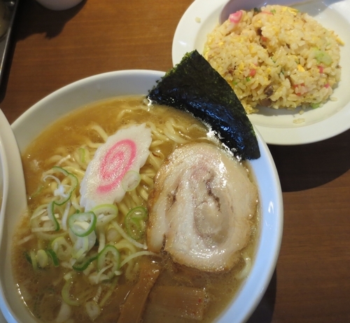「ラーメン半チャーハン　750円」@昌平ラーメンの写真