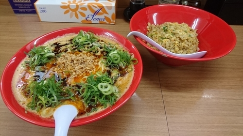 「【限定】黒濃厚担々麺+半チャーハン」@熱血らーめん in Yokohamaの写真