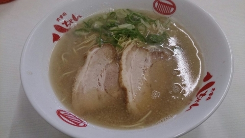「ラーメン 630円　替え玉150円　焼めし 630円」@八ちゃんラーメンの写真