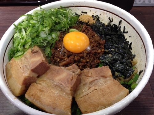 「トロ肉台湾混ぜそば」@麺屋はなび 新宿店の写真