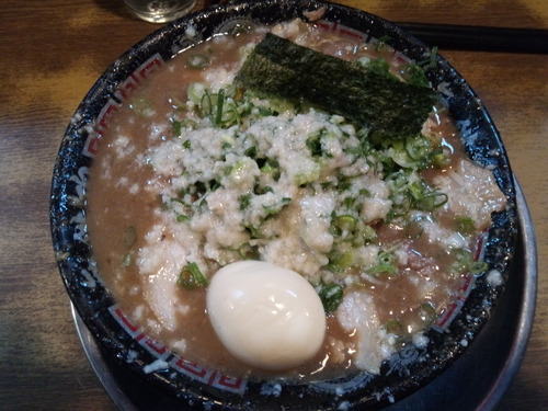「豚骨ラーメン＋味玉」@無鉄砲 大阪店の写真