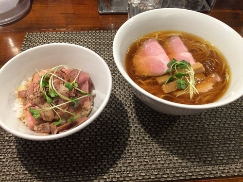 「鶏そば ローストポーク丼」@らぁ麺 やまぐちの写真