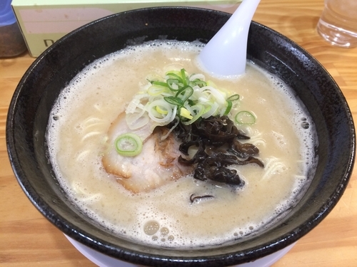 「白とんらーめん　680円」@とんこつらーめん いちの屋の写真