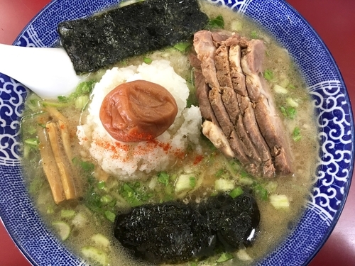 「みぞれチャーシューメン 950円」@がんこや かるがんラーメン 千代田本店の写真