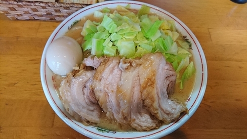 「ラーメン並盛+特製」@ファットンの写真