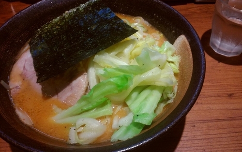 「味噌らーめん＋キャベツ」@北海道らーめん 楓 鶴見店の写真