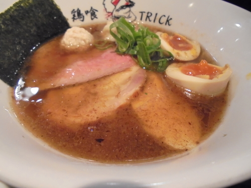 「特製鶏と鰹の醤油らーめん 　１０５０円」@鶏喰～TRICK～の写真