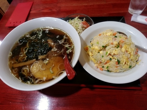「Ａランチ(醤油ラーメンと半チャーハンのセット)780円」@中国本場的料理 華龍飯店 高崎モントレー店の写真