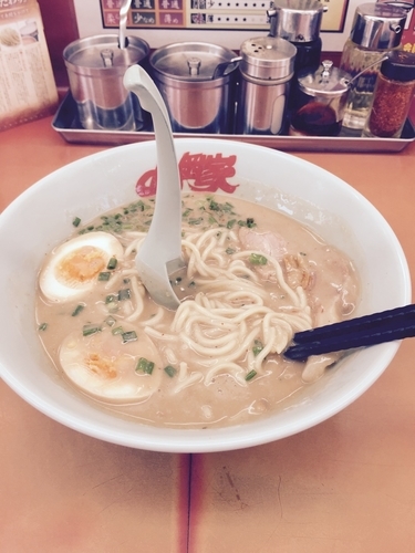 「濃厚豚骨ラーメン」@ラーメン山岡家 さいたま宮前店の写真