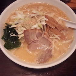 札幌味噌ラーメン（730円)