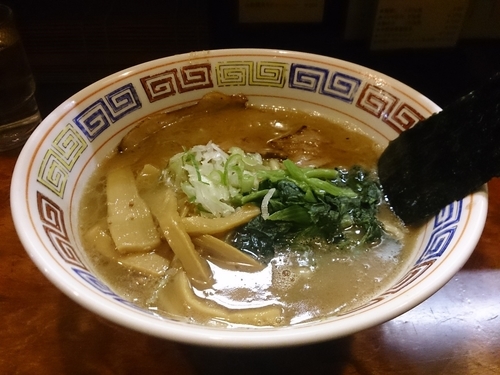 「豚骨醤油ラーメン」@つけ麺 目黒屋の写真