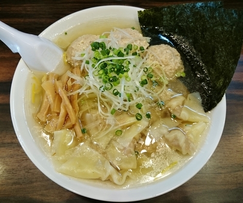 「塩ラーメン＋ワンタン 950円」@稲荷屋の写真
