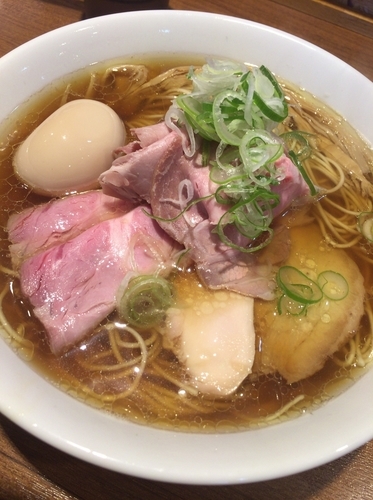 「川越醤油ラーメン  鶏 750円+大100円」@寿製麺よしかわ 川越店の写真