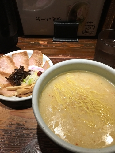 「とろ肉しおらーめん 大盛（1390円）」@らーめん 山頭火 新宿南口店の写真