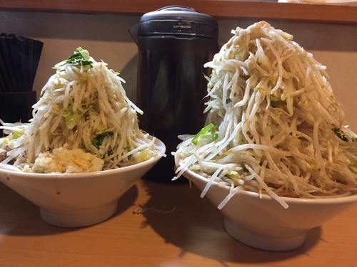 「小ラーメン（700円）ヤサイマシマシアブラスコシ」@豚星。の写真