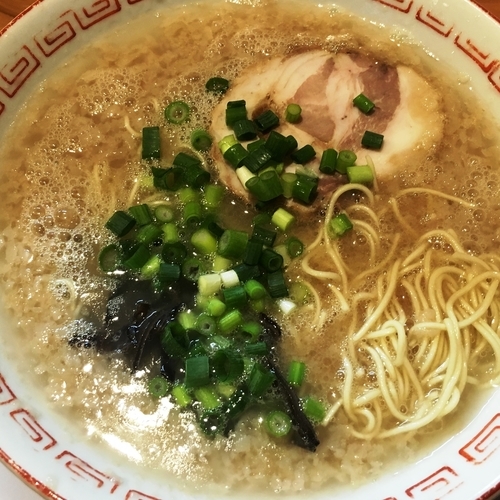 「博多ラーメン（こってり；バリカタ）替玉（ハリガネ）」@博多屋台の写真