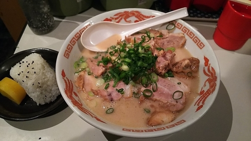 「チャーシューパイタン+おにぎり」@赤鬼笑店の写真