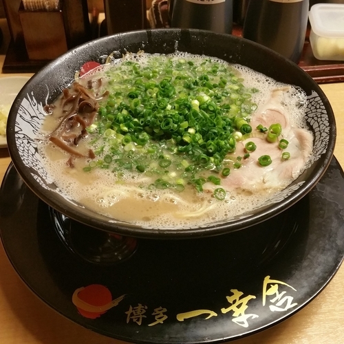 「ラーメン＋青ネギ増量」@博多一幸舎 総本店の写真