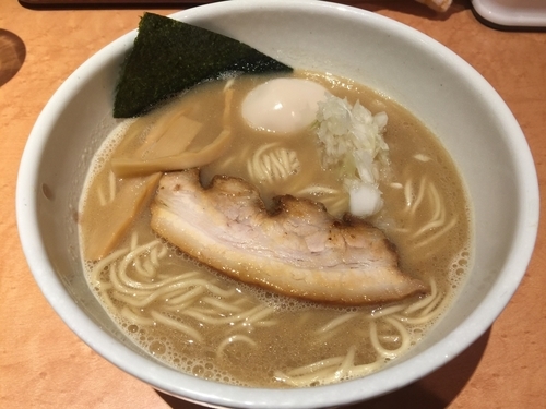 「鶏煮干しらーめん」@麺家 一鶴の写真