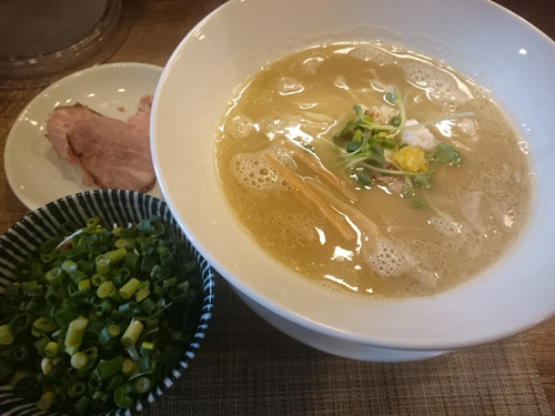 「鯛塩そば(濃厚)+ねぎ飯」@狐狸丸の写真