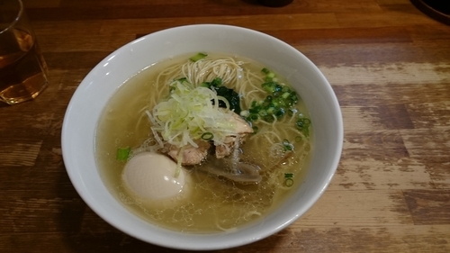 「味玉塩らぁめん(清湯)830円」@らーめんや なかじゅう亭 高崎市通町本店の写真