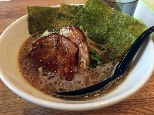 「醤油豚骨（680円）」@たくぞうのらーめんの写真