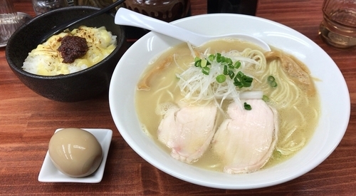 「鶏白湯塩・チーズ辛みそごはん付き(限定)＋味玉(700円＋1」@麺や 睡蓮の写真